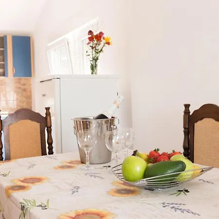 In Privlaka Mit Garten, Grill Und Terrasse Apartment *
