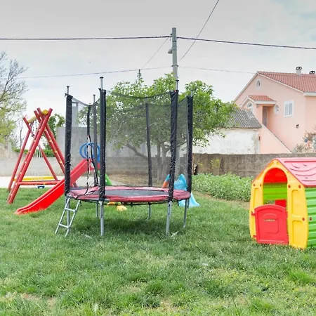 In Privlaka Mit Garten, Grill Und Terrasse